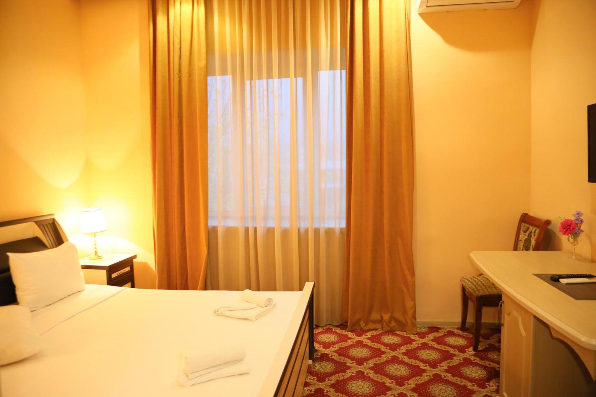 Elko Hotel เยเรวาน ภายนอก รูปภาพ