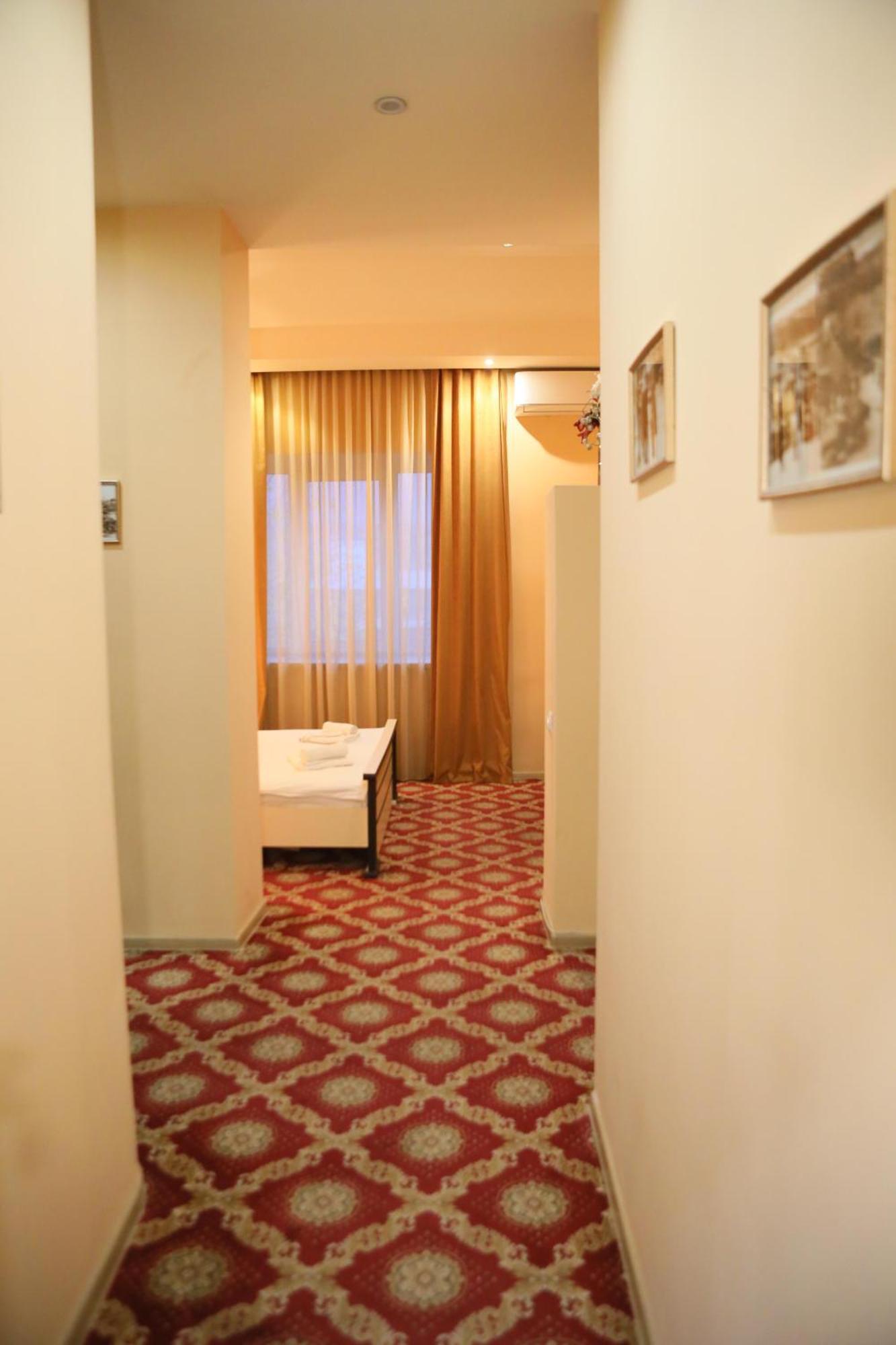 Elko Hotel เยเรวาน ภายนอก รูปภาพ