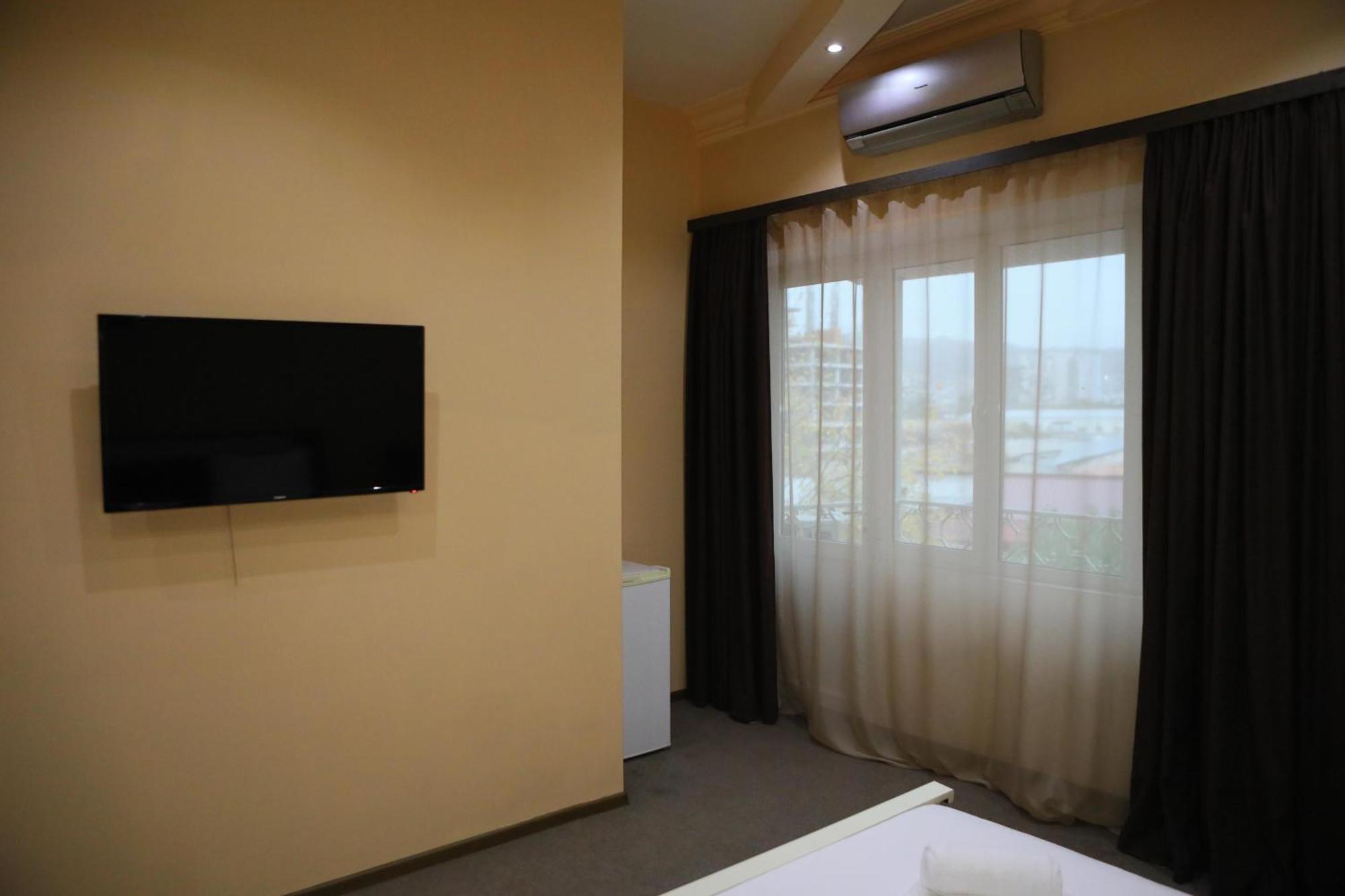 Elko Hotel เยเรวาน ภายนอก รูปภาพ